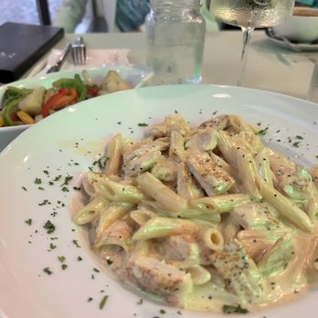 El Mojito - Penne Alfredo with chicken and side of veggies. - Cuban Near Me - Melbourne, Florida El Mojito - Penne Alfredo with chicken and side of veggies. - Cuban Near Me - Melbourne, Florida