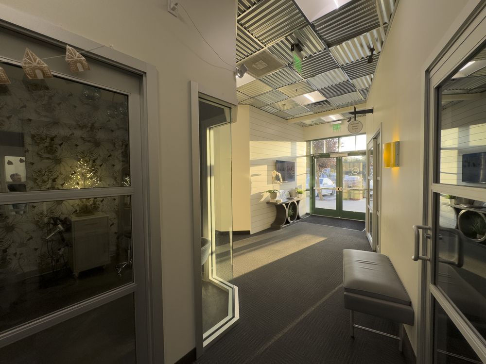 Mauve Skin Care Logo