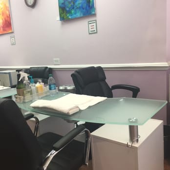 Tres Bien Nails - Manicure station - Day Spas Near Me - Chicago, Illinois