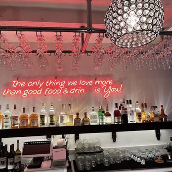 Dunns River Lounge - Lounges Near Me - Rockville Centre, New York