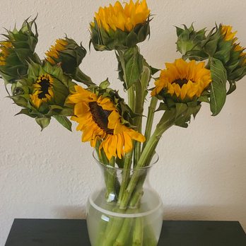 Avas Flowers - This is the good looking side of the flowers!! Just sad.  Also they didn't even arrive the day they were supposed to be delivered.  Sad!!! - Florists Near Me