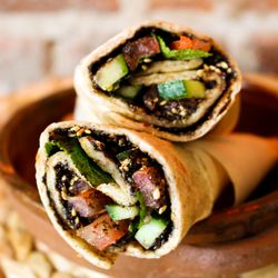 Makan - Saj Wrap de tomillo - Tomillo, pepino, tomate, menta y aceitunas.