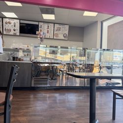 Baskin-Robbins - Sitting area