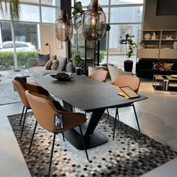 BoConcept Aventura - Obsessed with this expandable dining table.