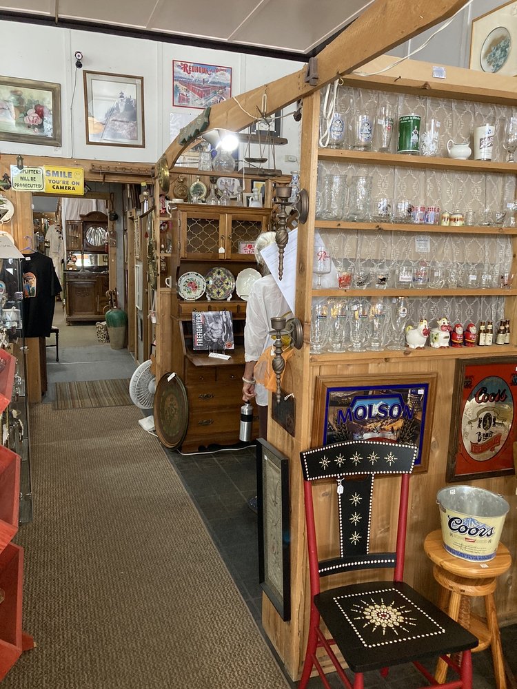 BARGAIN HUNTER MALL Updated September 2024 11 Photos 1209 Main St