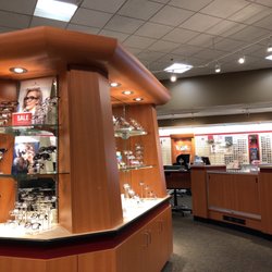 Henry Ford OptimEyes Super Vision Center - Troy - Large selection of frames