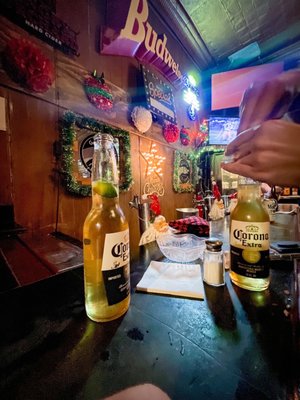 El Trebol Liquors & Bar by null