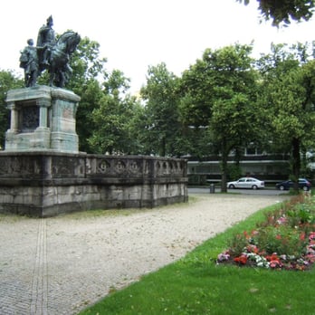 Kaiser-Ludwig-Platz - Landmarks & Historical Buildings Near Me - Munich, BY