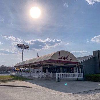 Love's Seafood & Steaks - Love's restaurant showing outside tent seating that runs length of the building - Seafood Near Me - Savannah, Georgia