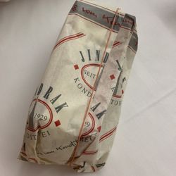 Leo Jindrak - Nicely wrapped Banana Pie in wax paper, paper dish and band (Jindrak does a great job!) :)