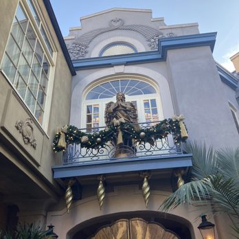 New Orleans Square - Xmas decor - Amusement Parks Near Me - Anaheim, California New Orleans Square - Xmas decor - Amusement Parks Near Me - Anaheim, California
