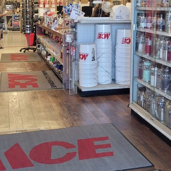 Marmac Ace Hardware - The sign says welcome, but I didn't feel it. - Hardware Stores Near Me - Kahului, Hawaii