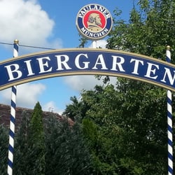 Café Aichelberg - Eingang in den schönen Garten