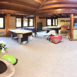 Bauspielplatz & Spielhaus - Spielraum im Haus: Airhockey, Billard, Fahrzeuge usw.
