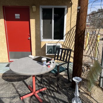 Safari Motor Inn - I came here to work on my novel and the environment is perfect. It's quiet and there is a lot of usable, comfortable outdoor areas. - Hotels Near Me - Joshua Tree, California