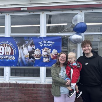Strickland's Frozen Custard - Ice Cream & Frozen Yogurt Near Me - Akron, Ohio