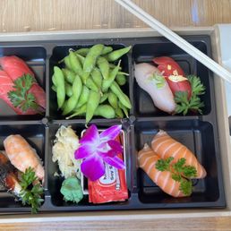 Omakase Box (8 pc Nigiri Sushi Mix) Omakase Box (8 pc Nigiri Sushi Mix)