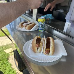 Popiks Place - Chili cheese dogs