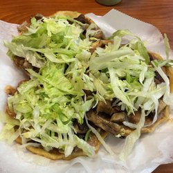 El Pequeño Mexico Tienda, Taqueria y Carnicera - Sopes de lengua