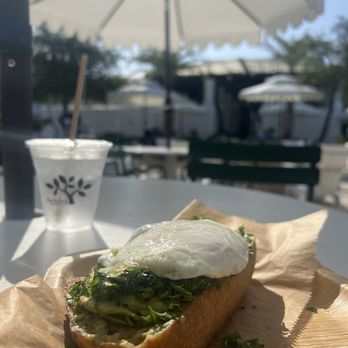 Raw and Juicy - Avocado Toast with Egg - Coffee & Tea Near Me - Alys Beach, Florida