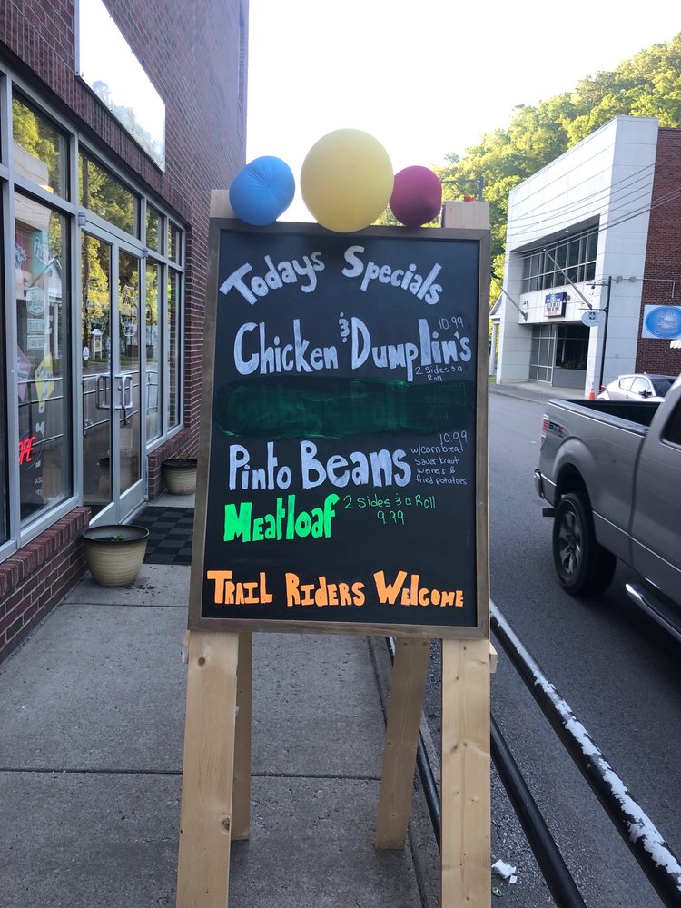 HOMETOWN DELIGHTS Updated September 2024 5030 Helena Ave, Delbarton, West Virginia Ice