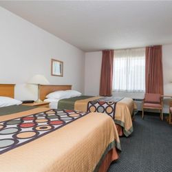 Super 8 by Wyndham Sheldon - 2 Queen Bed Room