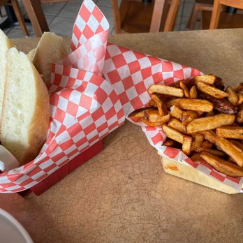 Resto de la Plage - les frites, pain - Seafood Near Me - Saint-Jean-d'Orléans, Quebec Resto de la Plage - les frites, pain - Seafood Near Me - Saint-Jean-d'Orléans, Quebec