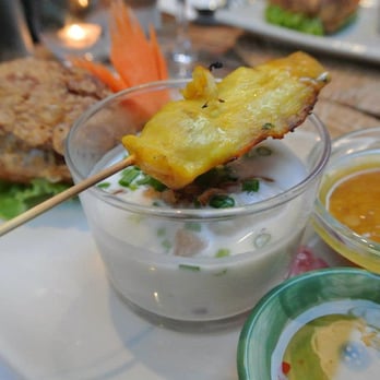 Villa Papillon - Brochette de poulet grillé & sauce satay - Thai Near Me - Paris, 75 Villa Papillon - Brochette de poulet grillé & sauce satay - Thai Near Me - Paris, 75
