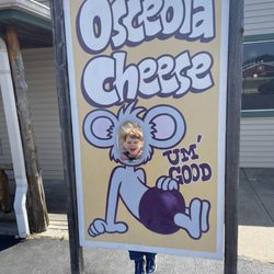 Osceola Cheese - Cheese mouse photo op!