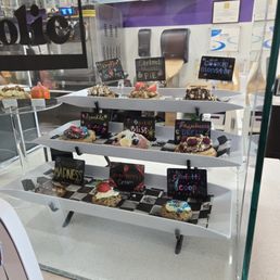 YESS!!! Look at thos cinabuns on display! YESS!!! Look at thos cinabuns on display!