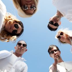 Blow - We focus all our attention on the the details of your look