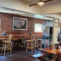 Pizza Port - Solana Beach - Indoor seating area
