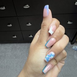 Aliya Wray's Beauty Parlor - Acrylics done by Kash