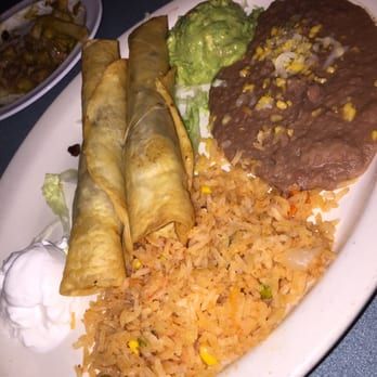 Los Tres Cochinitos - Beef Flautas Plate - Mexican Near Me - Wilmington, California