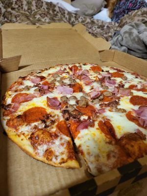 Grand Pizzeria And Sports by null