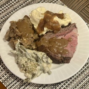 Hathaway's Restaurant & Lounge - Prime Rib Meal - New American Near Me - Cheyenne, Wyoming