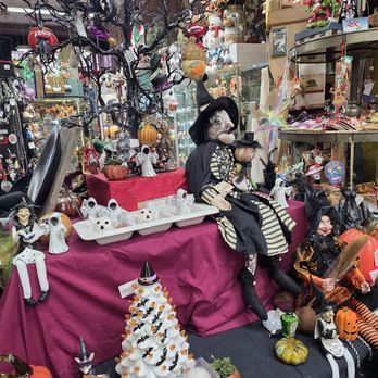 Dorothea's Shoppe - Halloween - Home Decor Near Me - Folsom, California