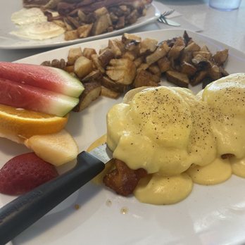 La Belle Patate - a plate of food - Burgers Near Me - Vaudreuil-Dorion, Quebec La Belle Patate - a plate of food - Burgers Near Me - Vaudreuil-Dorion, Quebec