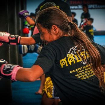 Malaipet Sasiprapa USA Muay Thai Gym - Bag drills - Muay Thai Near Me - Clovis, California Malaipet Sasiprapa USA Muay Thai Gym - Bag drills - Muay Thai Near Me - Clovis, California