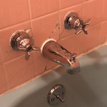 Austin Motel - Actual bathroom in "best," king sized room. - Hotels Near Me - Austin, Texas