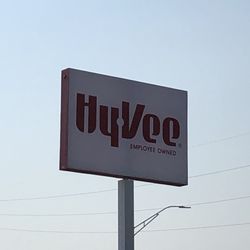 Hy-Vee - Main sign