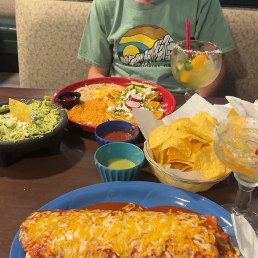 Mazatlan - Veggie burrito, Beria tacos, guacamole fresca - Mexican Near Me - Hurricane, Utah Mazatlan - Veggie burrito, Beria tacos, guacamole fresca - Mexican Near Me - Hurricane, Utah