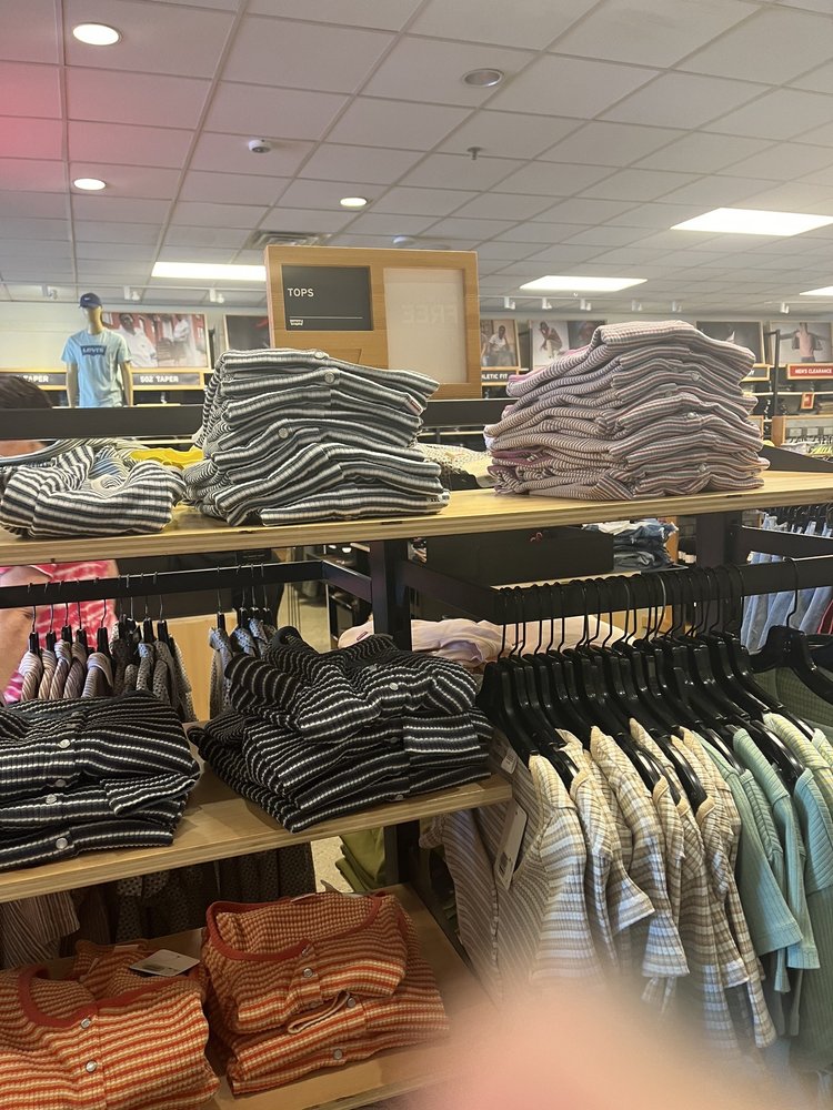 LEVI’S OUTLET STORE Updated August 2024 345 US Route 1, Kittery