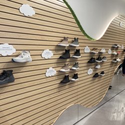 Vessi - Wall display.