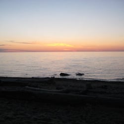 Porkies Pub & Grub - Sunset from the beach behind the hotel/pub.