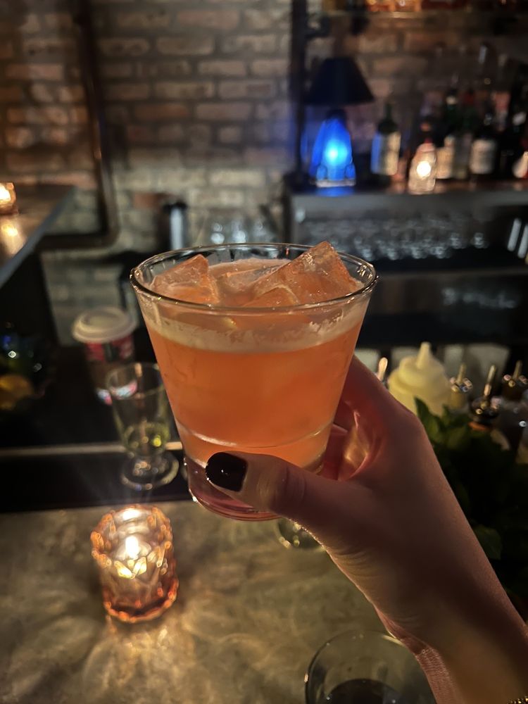 THE VICTOR BAR 134 Photos & 178 Reviews 4011 N Damen Ave, Chicago