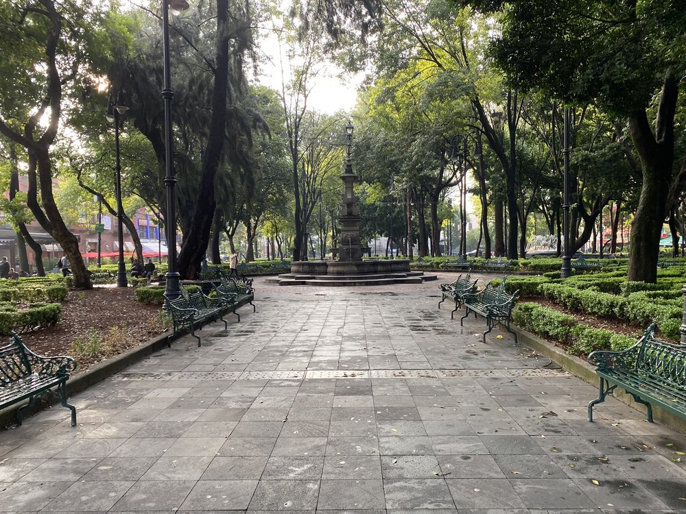 JARDÍN CENTENARIO Jardín del Centenario s/n esq. tres cruces, México