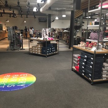 DSW Designer Shoe Warehouse - Shoe Stores Near Me - Bethesda, Maryland
