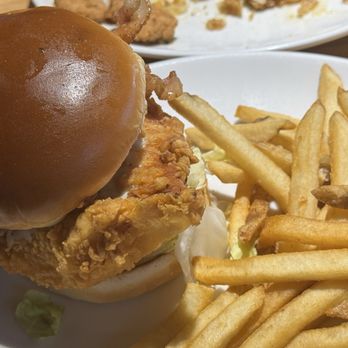 Applebee's Grill + Bar - Bacon cheddar chicken sandwich - American Near Me - Hampton, Virginia Applebee's Grill + Bar - Bacon cheddar chicken sandwich - American Near Me - Hampton, Virginia