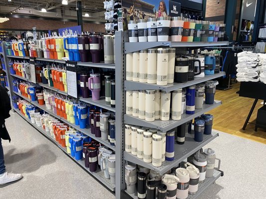 DICK'S Sporting Goods by null